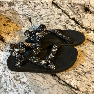 Women’s sandals, 9.5